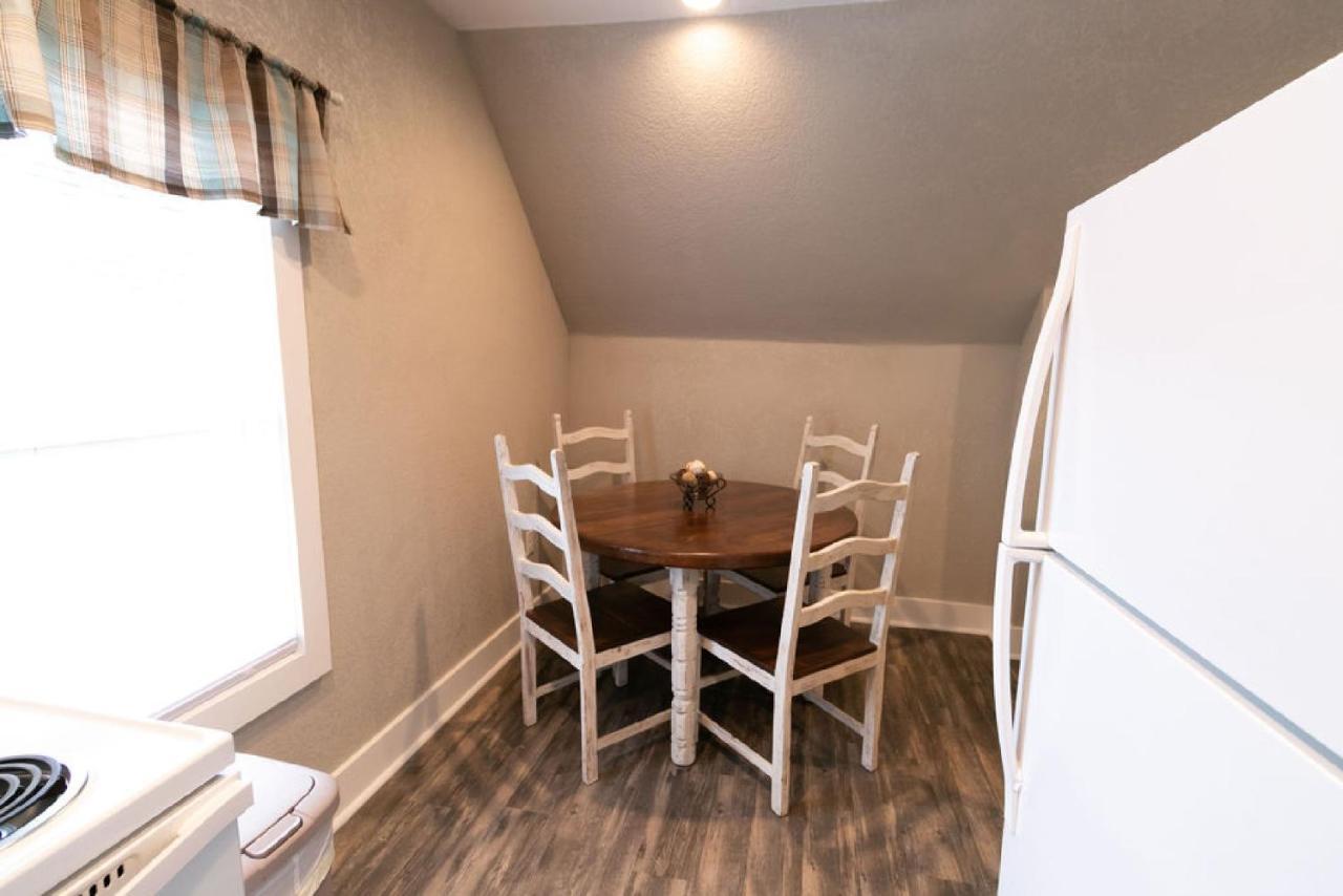 Spacious Rustic Downtown Market St 1 Bedroom Apt, Sleeps Up To 5, Steps To Honeywell & Eagles Theatre Wabash Eksteriør bilde