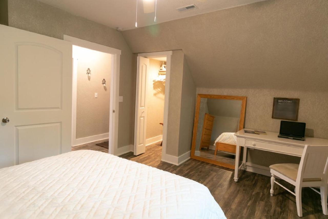 Spacious Rustic Downtown Market St 1 Bedroom Apt, Sleeps Up To 5, Steps To Honeywell & Eagles Theatre Wabash Eksteriør bilde