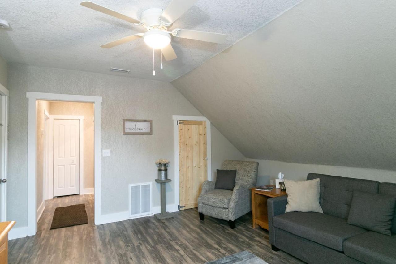 Spacious Rustic Downtown Market St 1 Bedroom Apt, Sleeps Up To 5, Steps To Honeywell & Eagles Theatre Wabash Eksteriør bilde