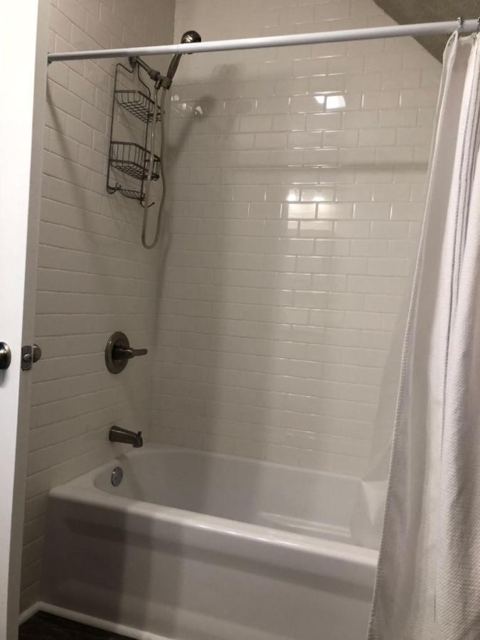 Spacious Rustic Downtown Market St 1 Bedroom Apt, Sleeps Up To 5, Steps To Honeywell & Eagles Theatre Wabash Eksteriør bilde