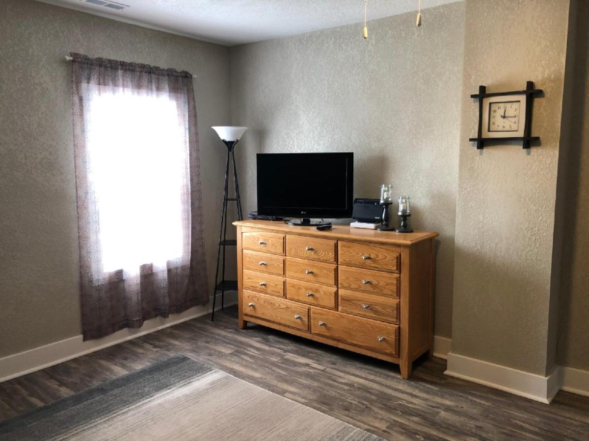 Spacious Rustic Downtown Market St 1 Bedroom Apt, Sleeps Up To 5, Steps To Honeywell & Eagles Theatre Wabash Eksteriør bilde