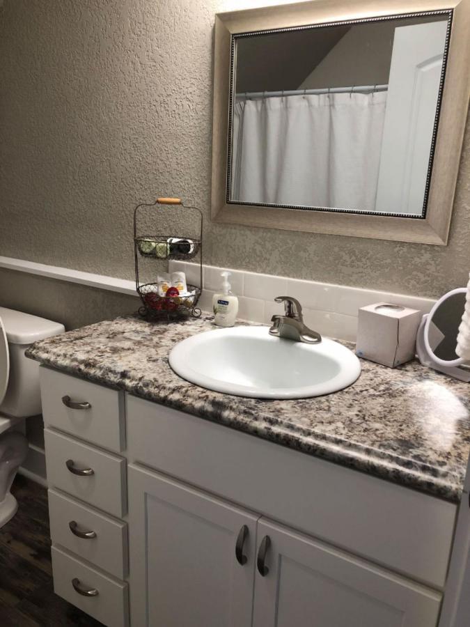 Spacious Rustic Downtown Market St 1 Bedroom Apt, Sleeps Up To 5, Steps To Honeywell & Eagles Theatre Wabash Eksteriør bilde