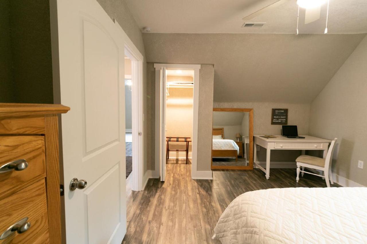 Spacious Rustic Downtown Market St 1 Bedroom Apt, Sleeps Up To 5, Steps To Honeywell & Eagles Theatre Wabash Eksteriør bilde